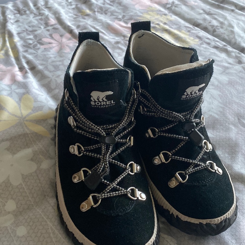 Brand new sorrel waterproof shoes. Size 6